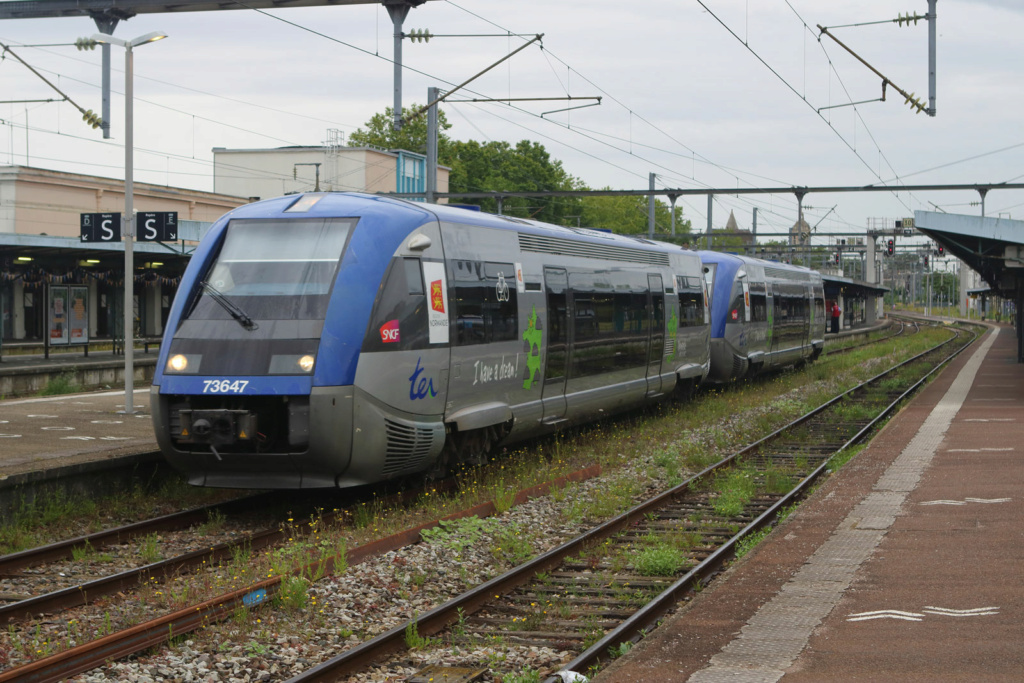 Départ de deux X73500 dont le X73647 de Caen pour Rouen 45105510