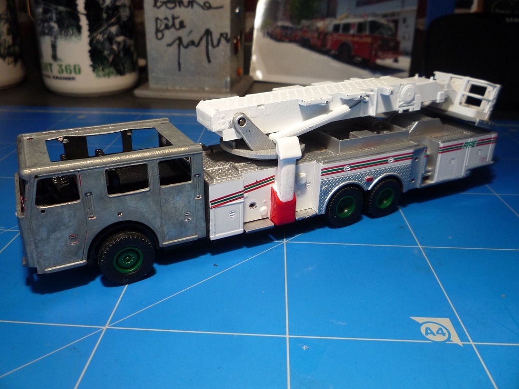 [AMERCOM] 1/64 - Tower Ladder 7 SEAGRAVE du Fire Department of New YORK P1170710