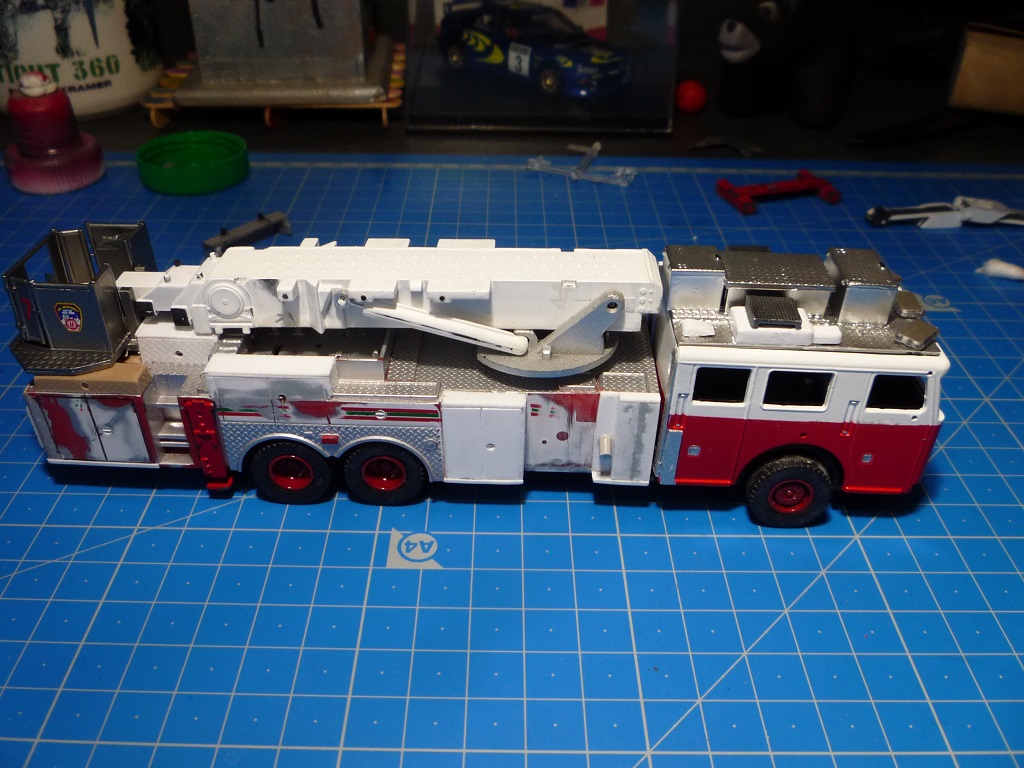 [AMERCOM] 1/64 - Tower Ladder 7 SEAGRAVE du Fire Department of New YORK P1180459