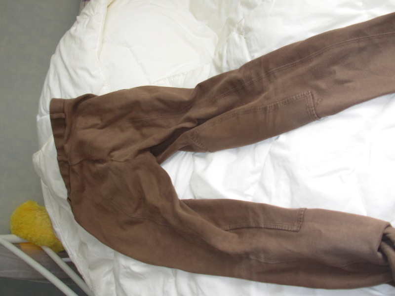 Ventes 2 pantalons(un marron et rose et un marron) taille 36. 15€ PC(le lot) Dscn2819