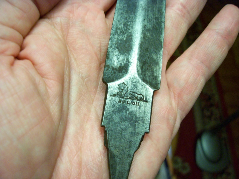 Le Couteau poignard Mle 1916 100_3368