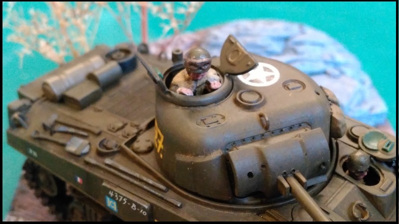 Char moyen M4A2 SHERMAN "VALSERINE" de la 2ème DB Réf 79894 Img_2385