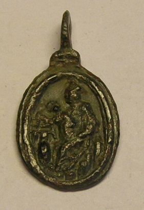 Medalla de Nª Sª de Montserrat y San Benito, siglo XVII. Montis10