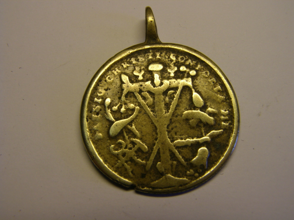 Medalla de la Virgen Dolorosa, y los atributos de la Pasión de Cristo. Siglo XVIII. Tc_2_425