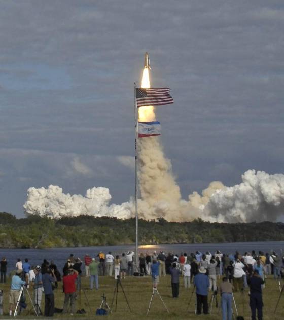 Atlantis : un lancement réussi, à découvrir en images Curieu10