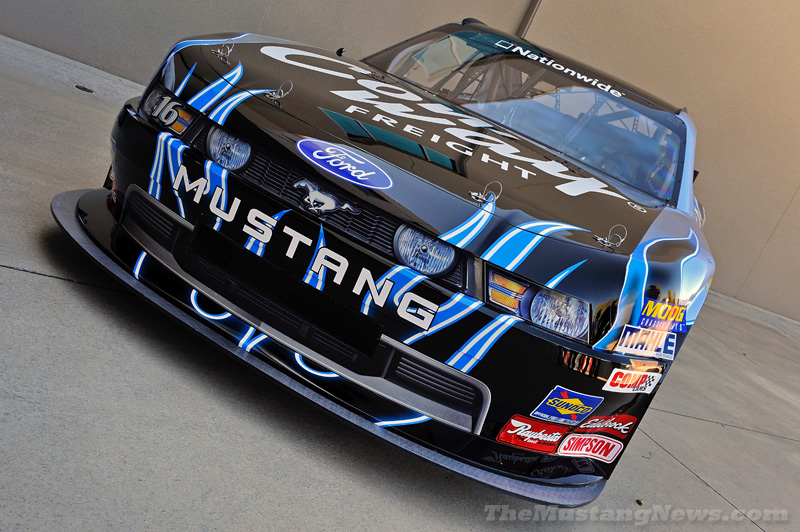 Roush, Ford Unveil new NASCAR Mustang Nns_mu10