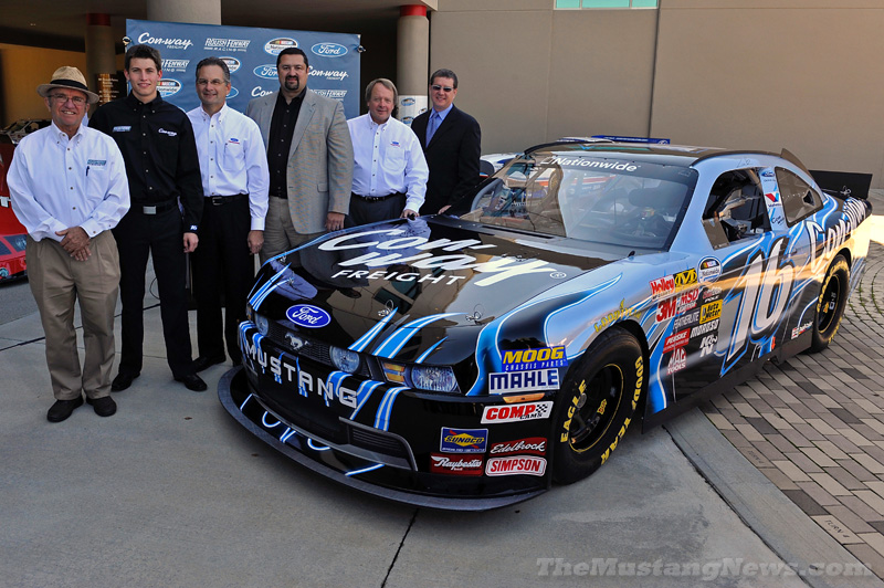 Roush, Ford Unveil new NASCAR Mustang Nns_mu12