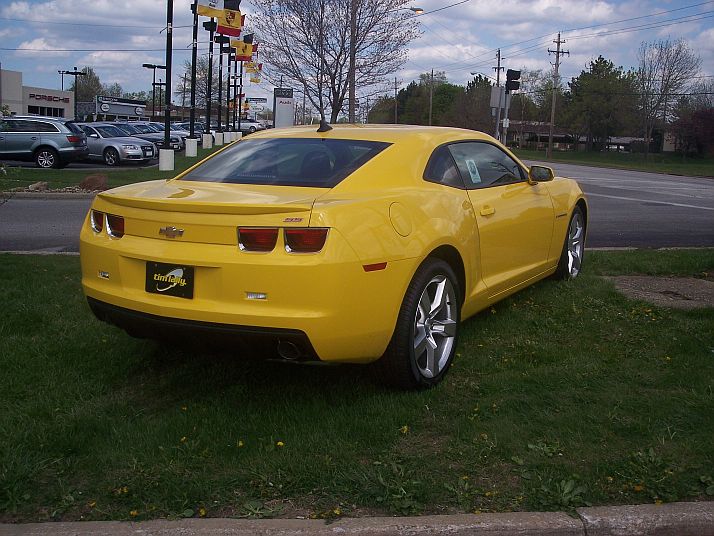 someone in my town already got a new camaro 100_5932