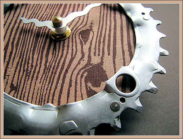 Stylish Wallclock From Recycled Bicycle Chain Ring Recycl11
