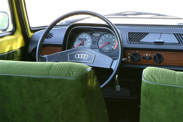 Audi50GL de 1975 Dzm10