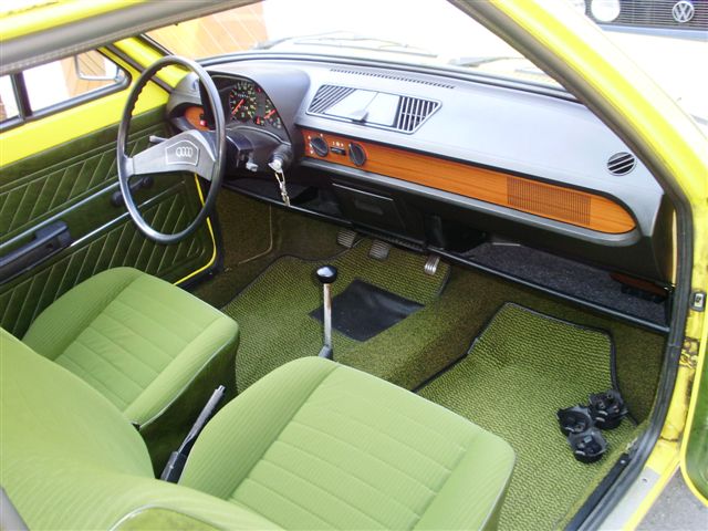 Audi50GL de 1975 Grueni10