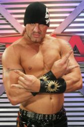 Un lutteur passe de la TNA a la WWE Lance_10