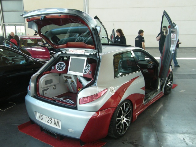 Ecco a voi alcune foto di auto tuning di My Special Car Show 2009 Dscf0013
