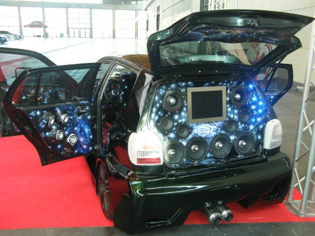 Ecco a voi alcune foto di auto tuning di My Special Car Show 2009 Dscf0022