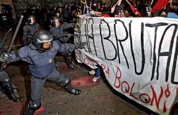 ΒΑΡΚΕΛΩΝΗ: Βίαιη καταστολή και εκκένωση της κατάληψης της πρυτανείας του Πανεπιστημίου 20090310