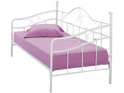 Toute petite chambre à la forme compliquée pour une petite fille choix et disposition du orange ? Z_121310