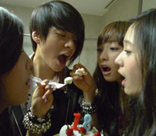 Pictures of f(x) Amber birthday party 20090921