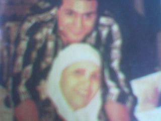 صورة ملونة لعماد مع والدته! Ouu11