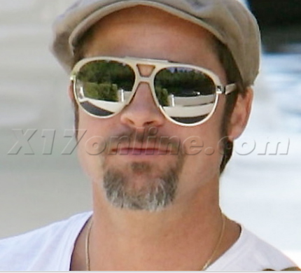 7/21/09 Brad Pitt on his motorbike visiting Aaron Sorkin 0111