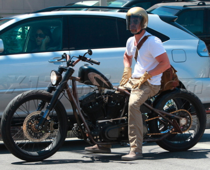 7/21/09 Brad Pitt on his motorbike visiting Aaron Sorkin 2310