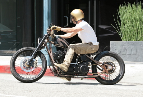 7/21/09 Brad Pitt on his motorbike visiting Aaron Sorkin 2dl6b110