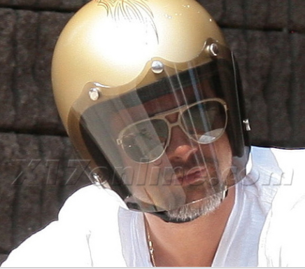 7/21/09 Brad Pitt on his motorbike visiting Aaron Sorkin Yukik910