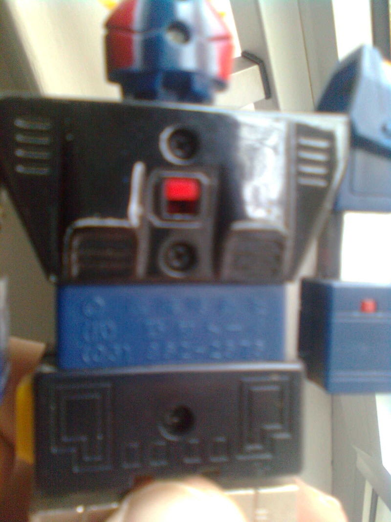 chi mi aiuta a completare questo robot? Immag016