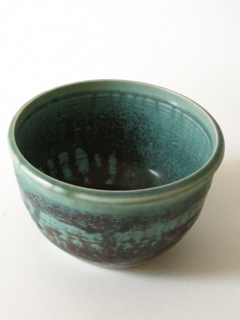 NEED HELP WITH SIGNATURE ID - studio porcelain bowl Img_0212