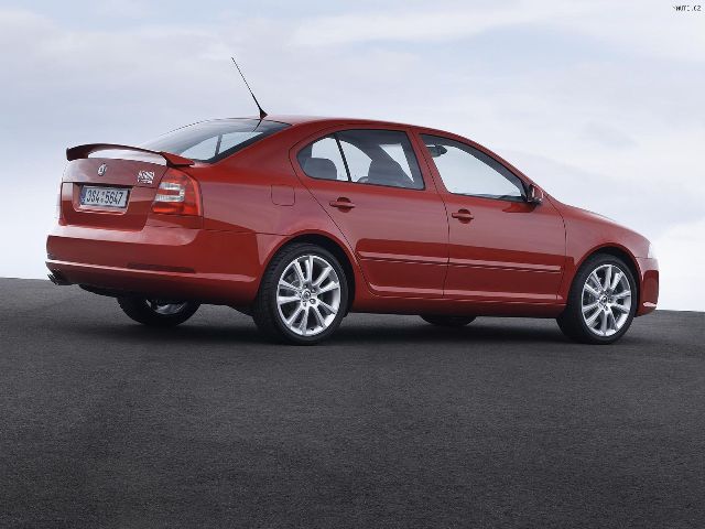 Topic Officiel > Skoda Octavia II 2004 [Berline - Combi] Rs_dos10