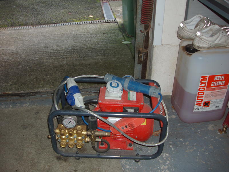 Heated pressure washer 20091111