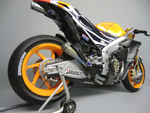 Honda RC213V  Repsol - Page 5 Cimg8151