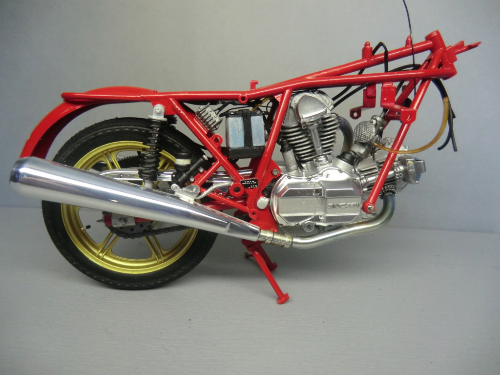 Ducati 900 Mike Hailwood réplica - Page 2 Cimg8376