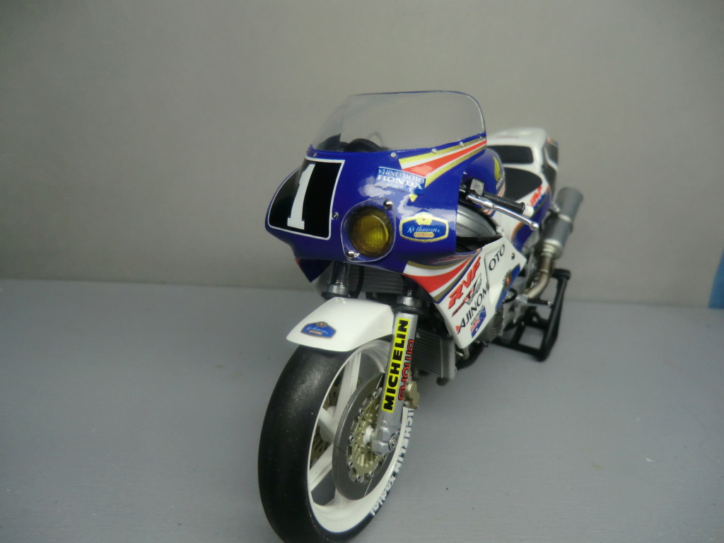 Honda RC30 1987  " 8h de Suzuka" - Page 2 Cimg8747