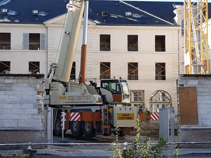 Montage d'une grue à flèche treillis à Troyes 20191131