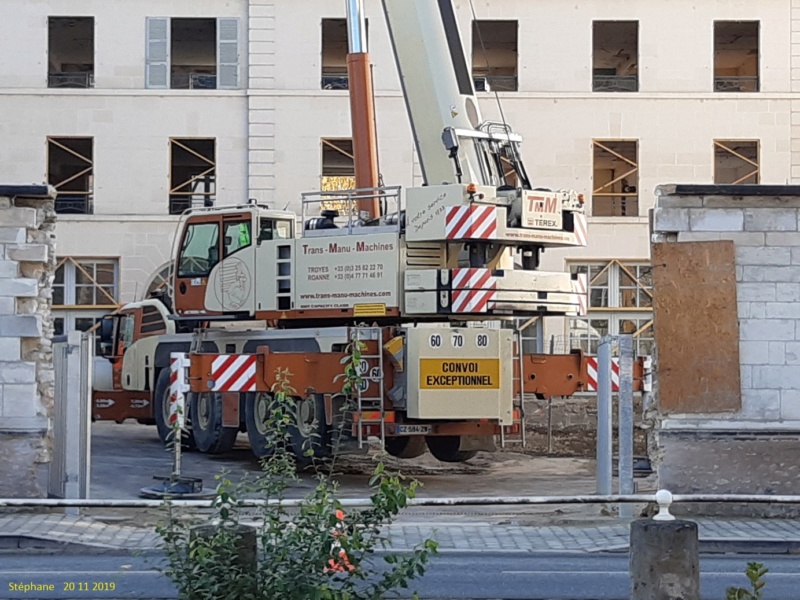 Montage d'une grue à flèche treillis à Troyes 20191141