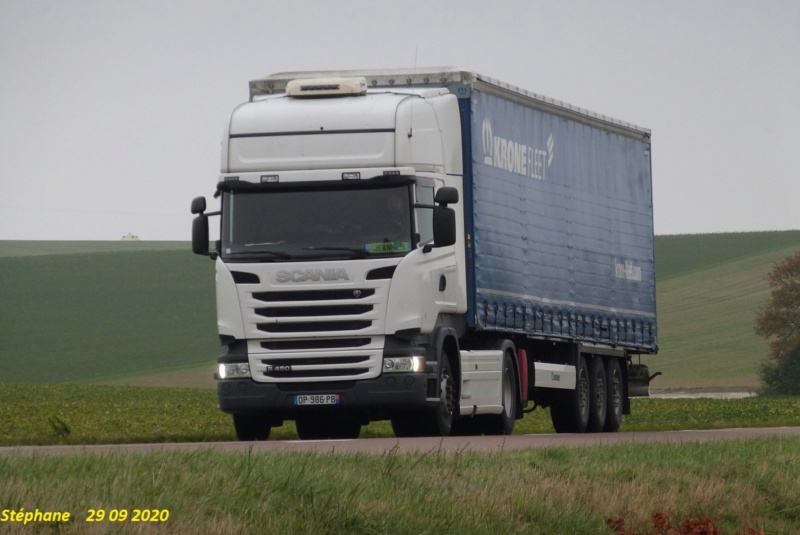 Scania R Topline blanc avec semi bâché bleu P1550265