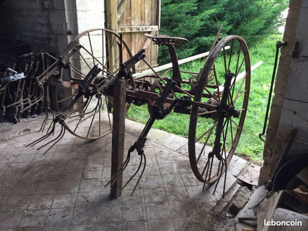 ANNONCE DESACTIVEE  Une faneuse ancienne en Côte d'Or Faneus10