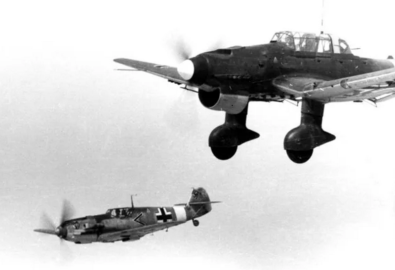 Messerschmitt Bf 109 E7 base AIRFIX VINTAGE 1/24 En_vol10