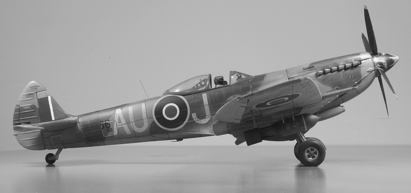 Spitfire Mk XVI au 1/24 - Page 9 P1180925