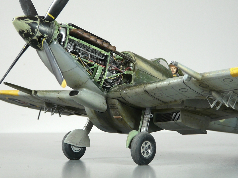 Spitfire Mk XVI au 1/24 - Page 9 P1190012