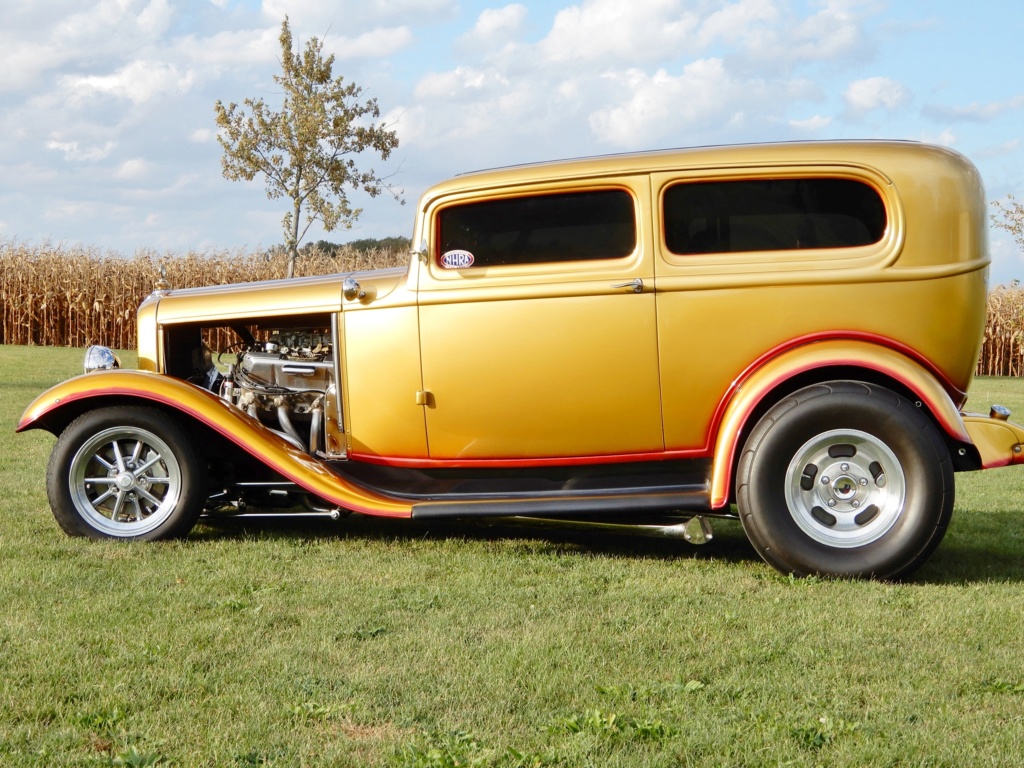 For Sale '32 Ford Sedan Driver10