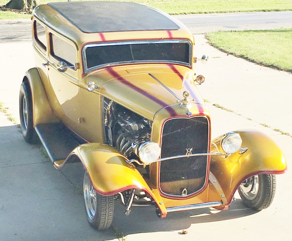 For Sale '32 Ford Sedan Vehicl11