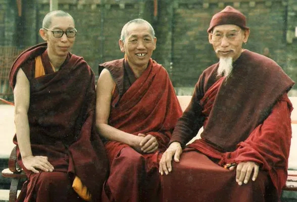 تسمية لاما لقب يطلق على راهب في المعتقدات البوذية 25027310
