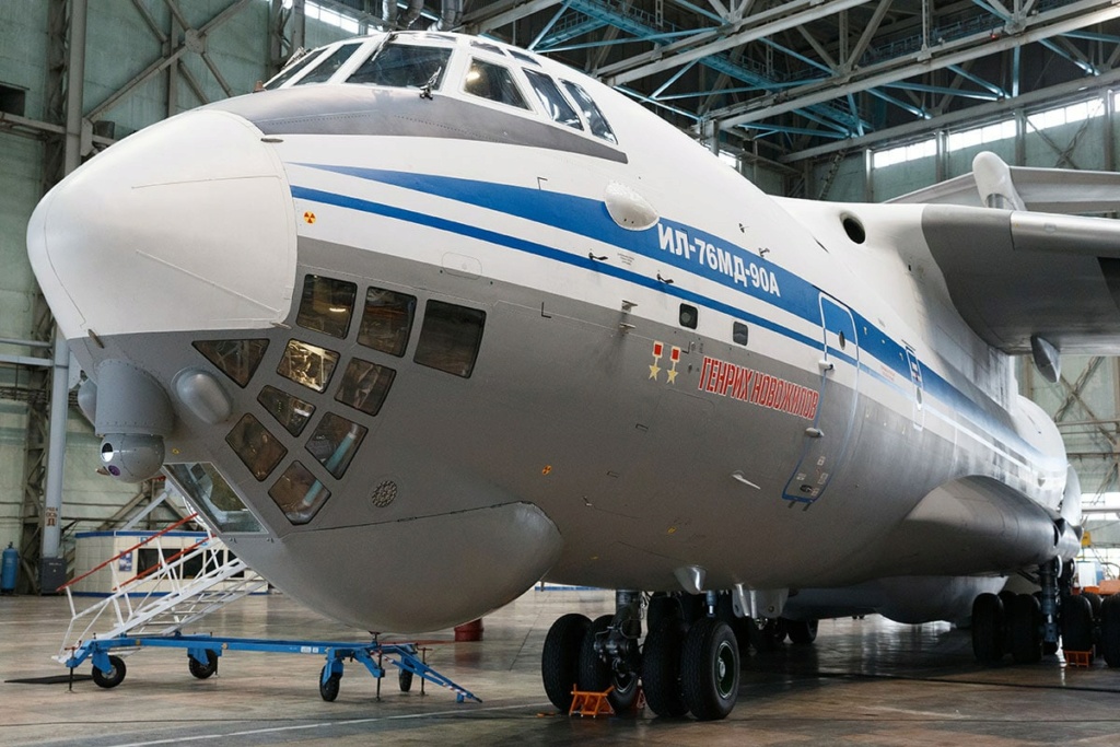 Avión de carga y transporte militar Ilyushin IL-76MD-90A (IL-476) - Página 2 Img_2455