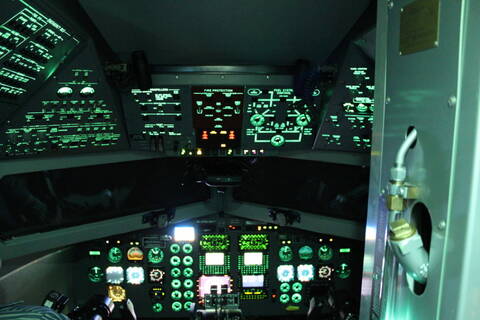 La Fuerza Aerea Argentina visitó las instalaciones de Basler Turbo Conversion. 78604910