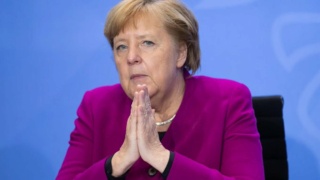 Merkel waarschuwt Duitsland voor "rampspoed" Die ze zelf gepland heeft. Ccx6nl10