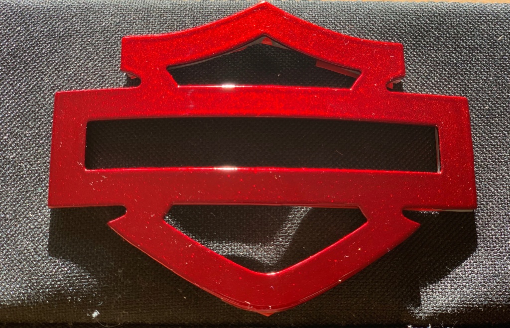 Projet Emblème métal incurvé rouge  de réservoir Harley - Page 2 Img_1116