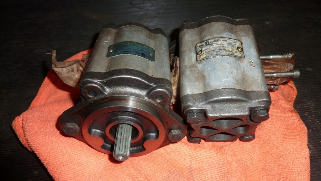 Pompe hydraulique  P1160717