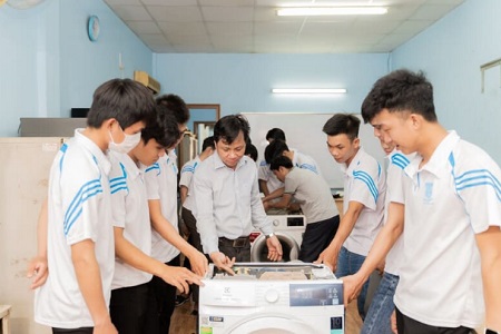 Trung tâm Thanh Xuân - trường đào tạo uy tín để học sửa chữa ô tô Trungt24