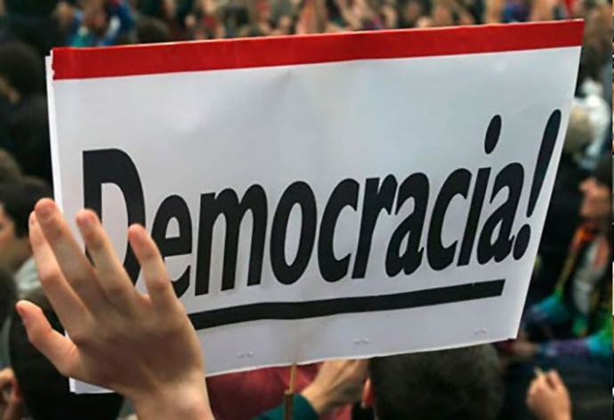 DEMOCRACIA EN MEXICO Y SUS FALACIAS  Dmc10
